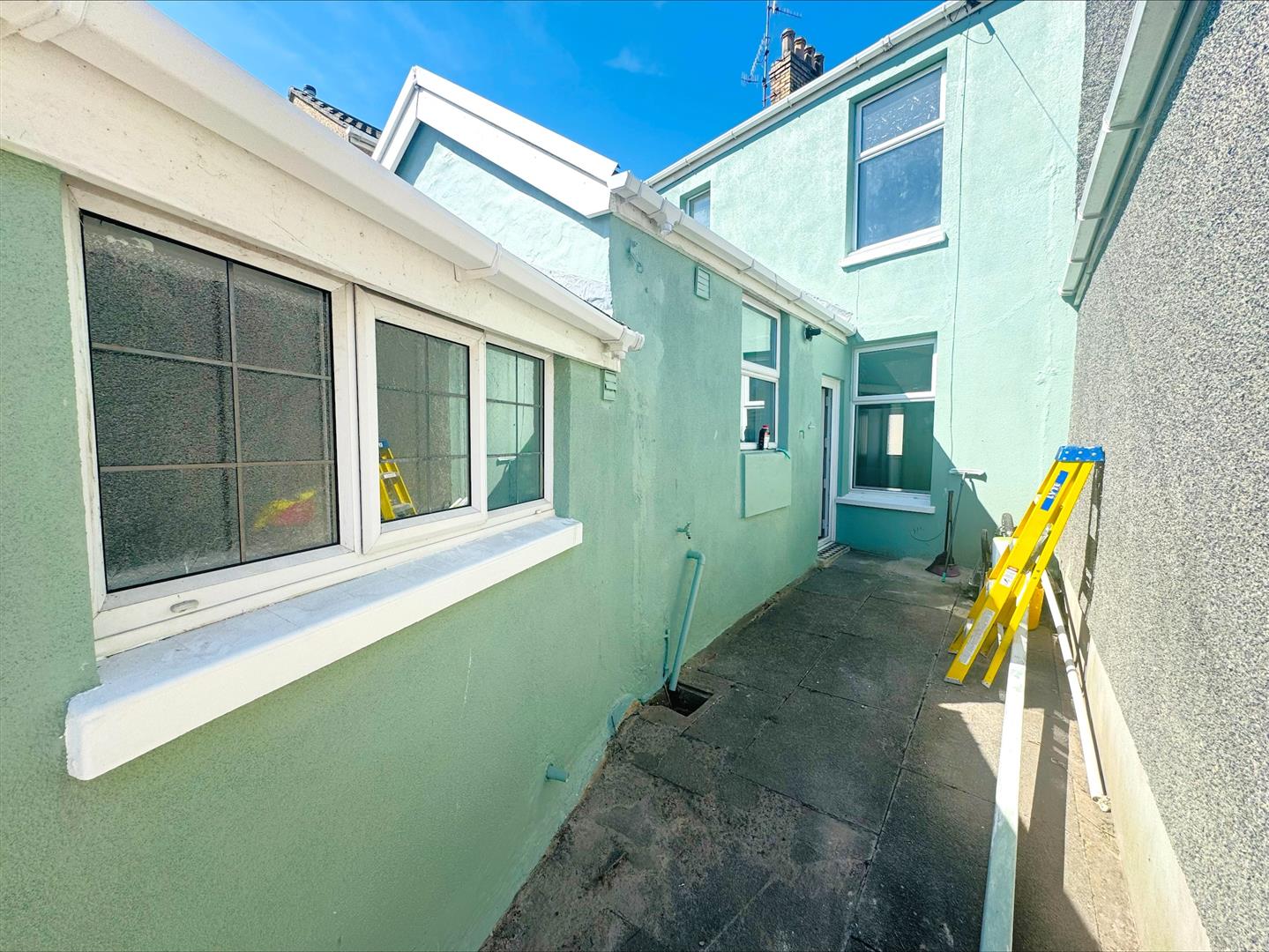 Pembrey Road, Llanelli, SA15 3BL
